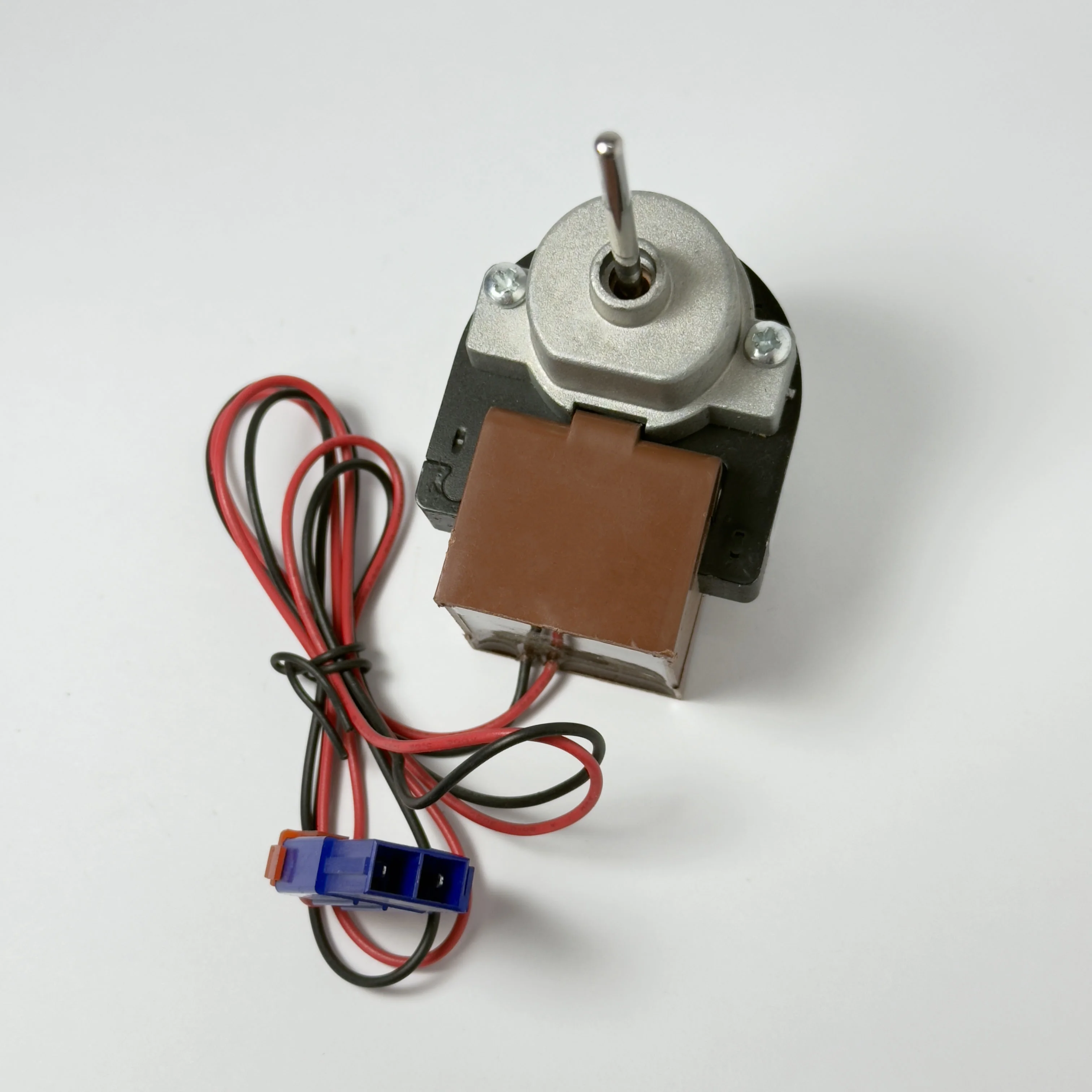 Вентилятор Daewoo, Bosch D4612AAA21 12V, 3.3W, 2050rpm, шток Ø-3,17мм, L-38мм